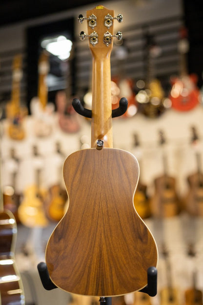 Lanikai SPST-C Spuce Solid Top Concert Ukulele Outfit