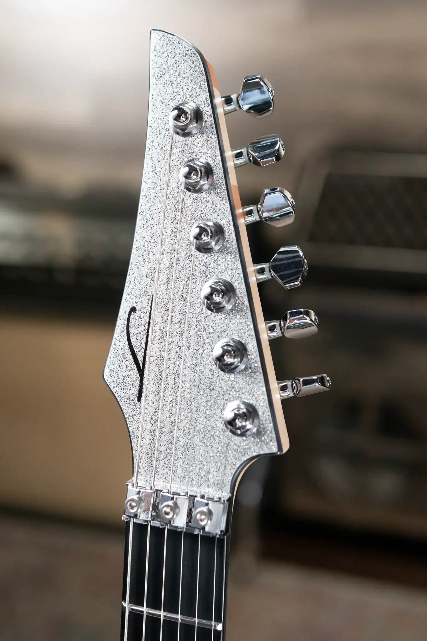 Legator YO6 Electric Guitar Silver Sparkle with Gig Bag 67b38852d5f11