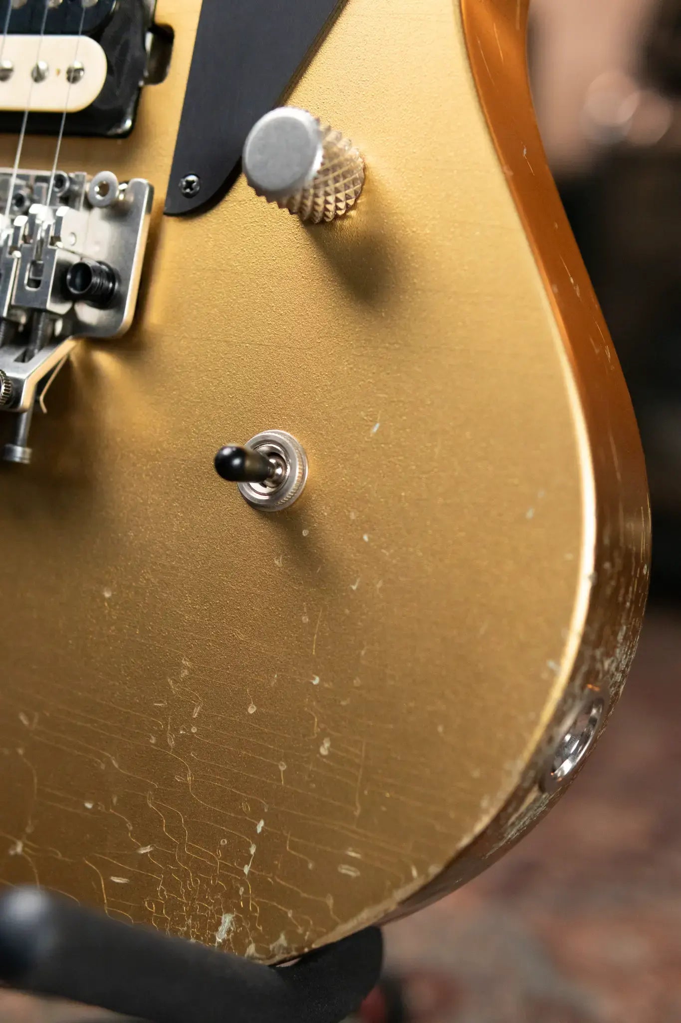Luxxtone Calavera - Gold with Hardshell Case