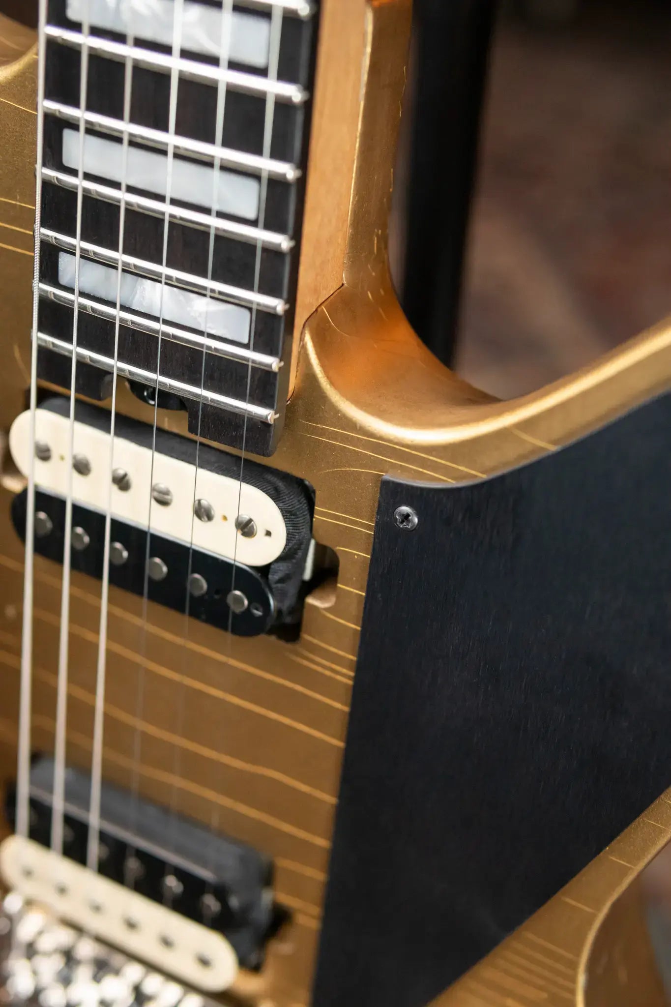 Luxxtone Calavera - Gold with Hardshell Case