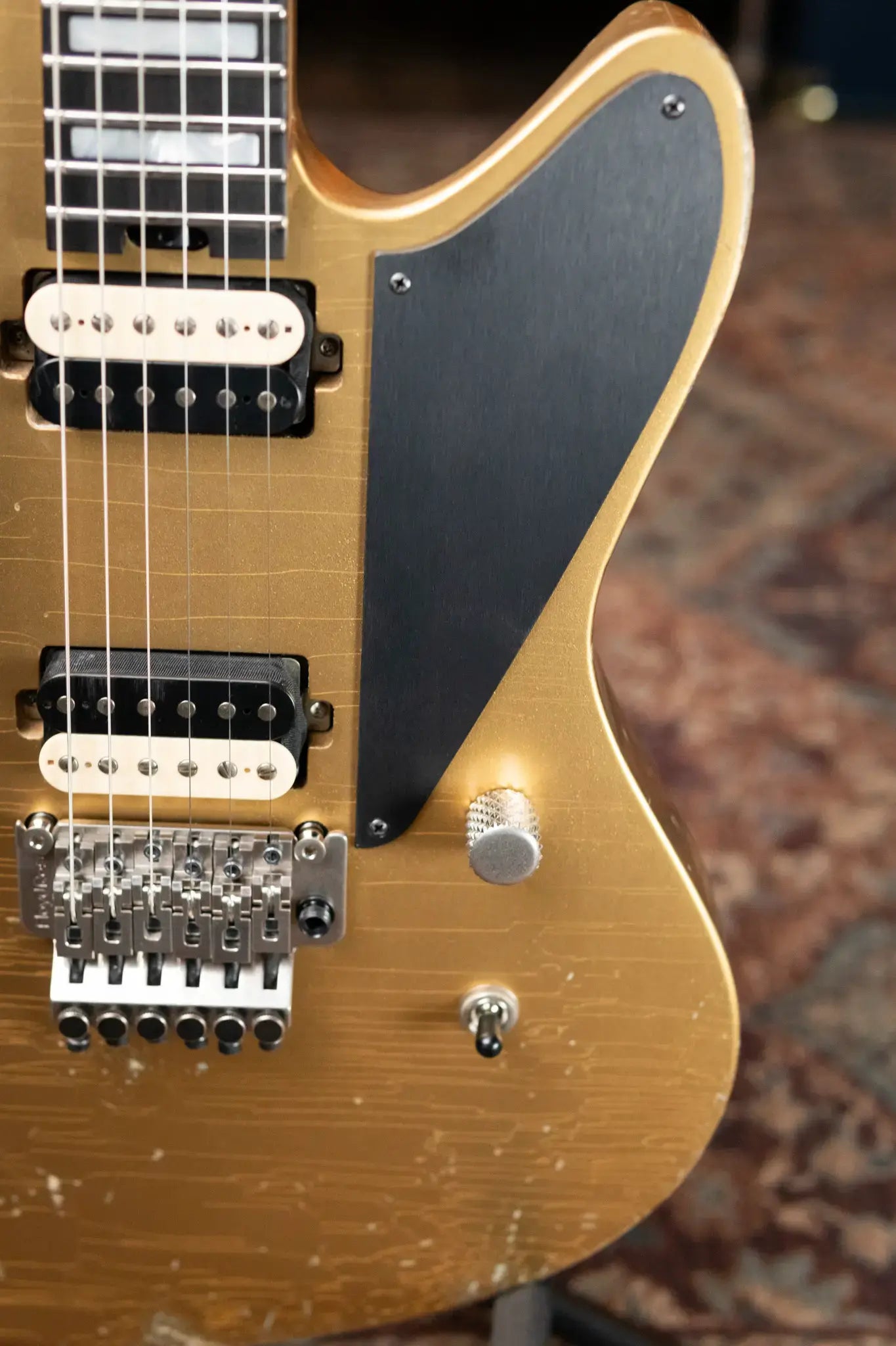 Luxxtone Calavera - Gold with Hardshell Case