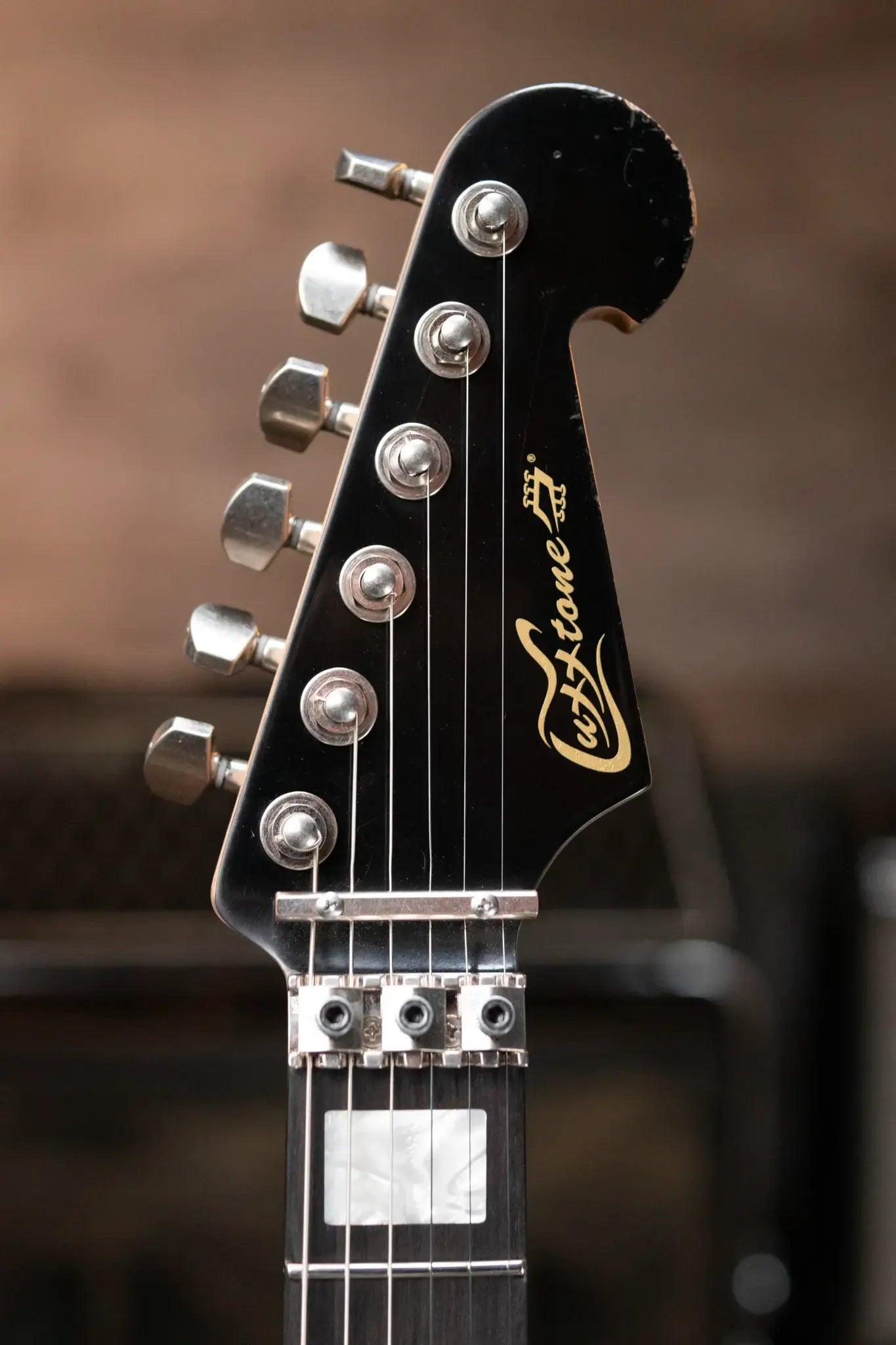 Luxxtone Calavera - Gold with Hardshell Case