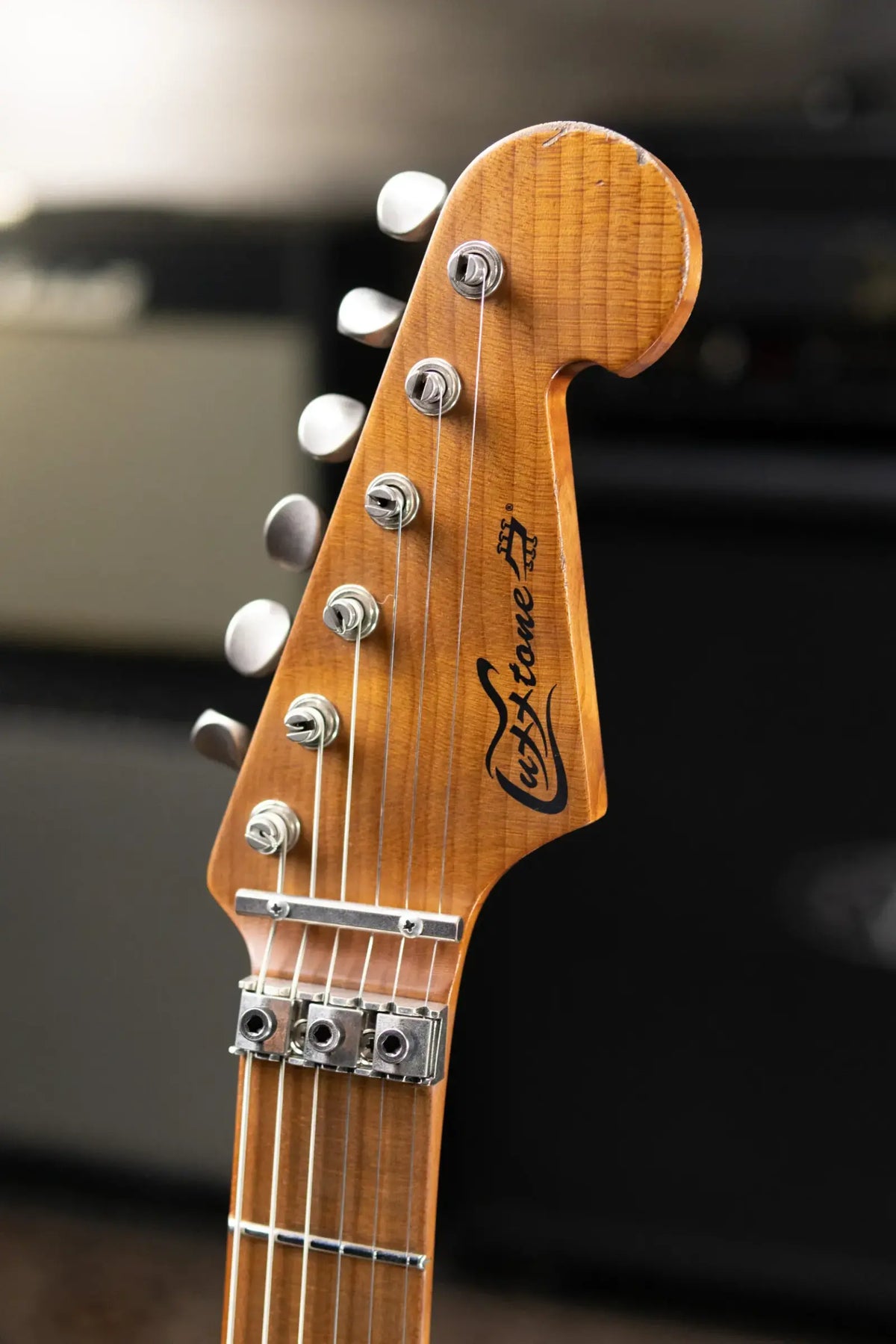 Luxxtone Choppa S HSS Electric Guitar - Cream with Hardshell Case
