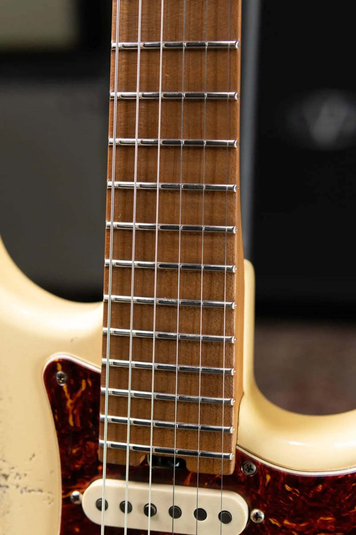 Luxxtone Choppa S HSS Electric Guitar - Cream with Hardshell Case