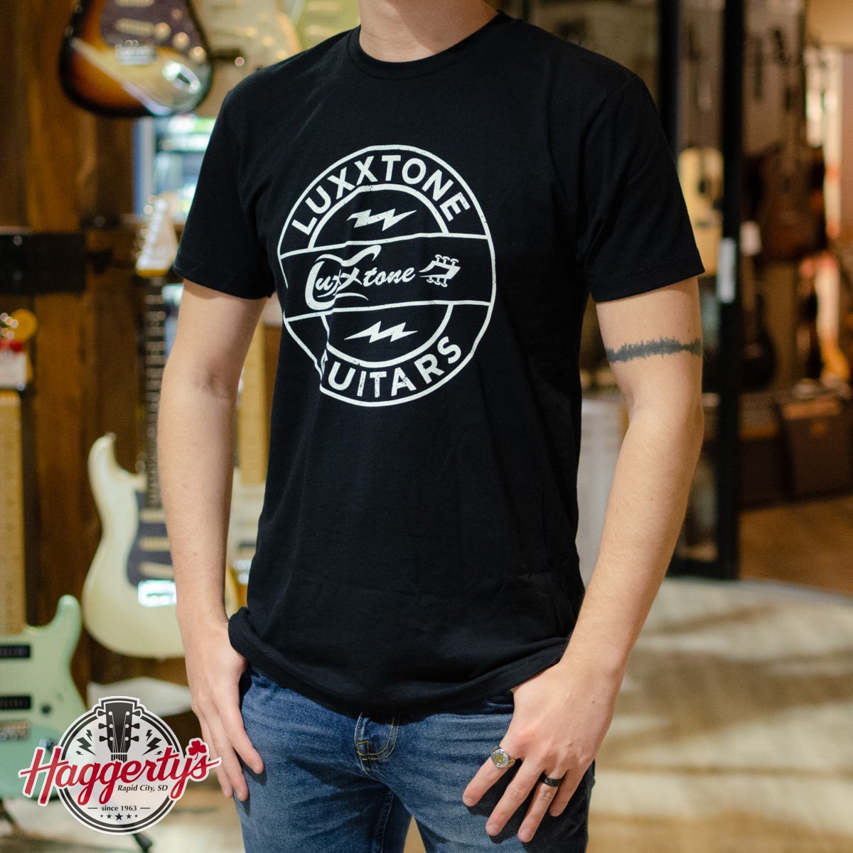 Luxxtone T-Shirt Circle Logo - Black - LG