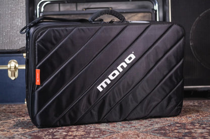 MONO Pedalboard Medium Silver + Tour Accessory Case 2.0 Black - Open Box