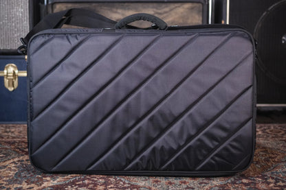 MONO Pedalboard Medium Silver + Tour Accessory Case 2.0 Black - Open Box