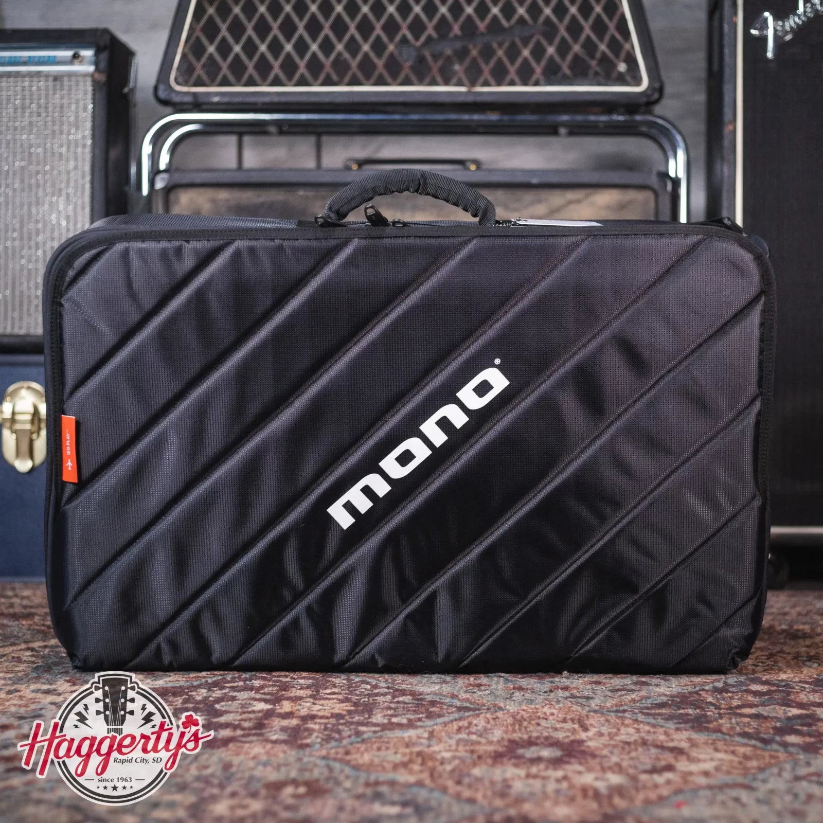 MONO Pedalboard Medium Silver + Tour Accessory Case 2.0 Black - Open Box