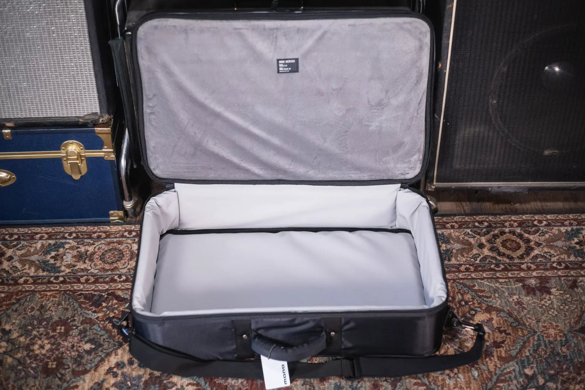 MONO Pedalboard Medium Silver + Tour Accessory Case 2.0 Black - Open Box