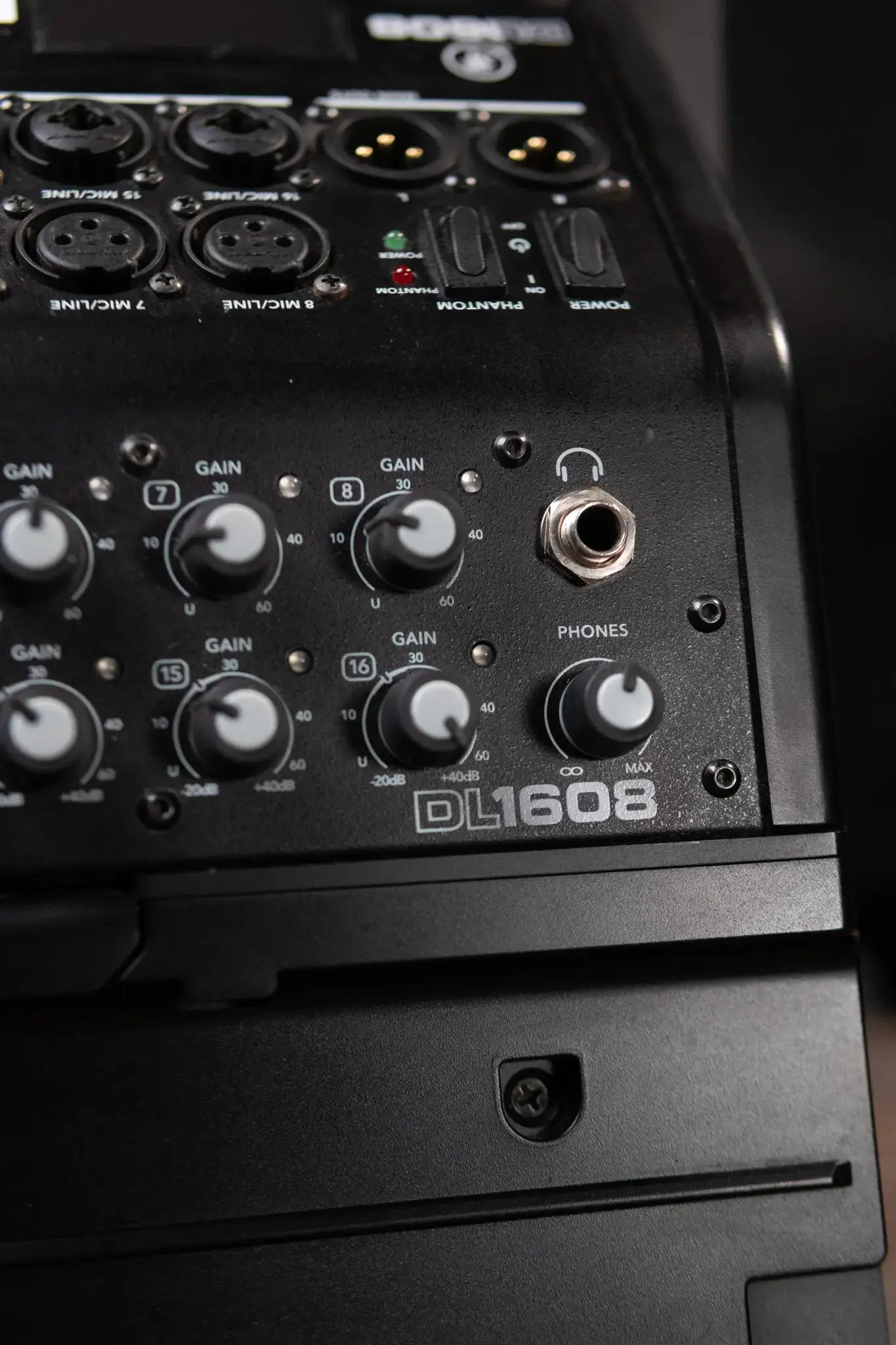 Mackie DL1608 Mixer - Used