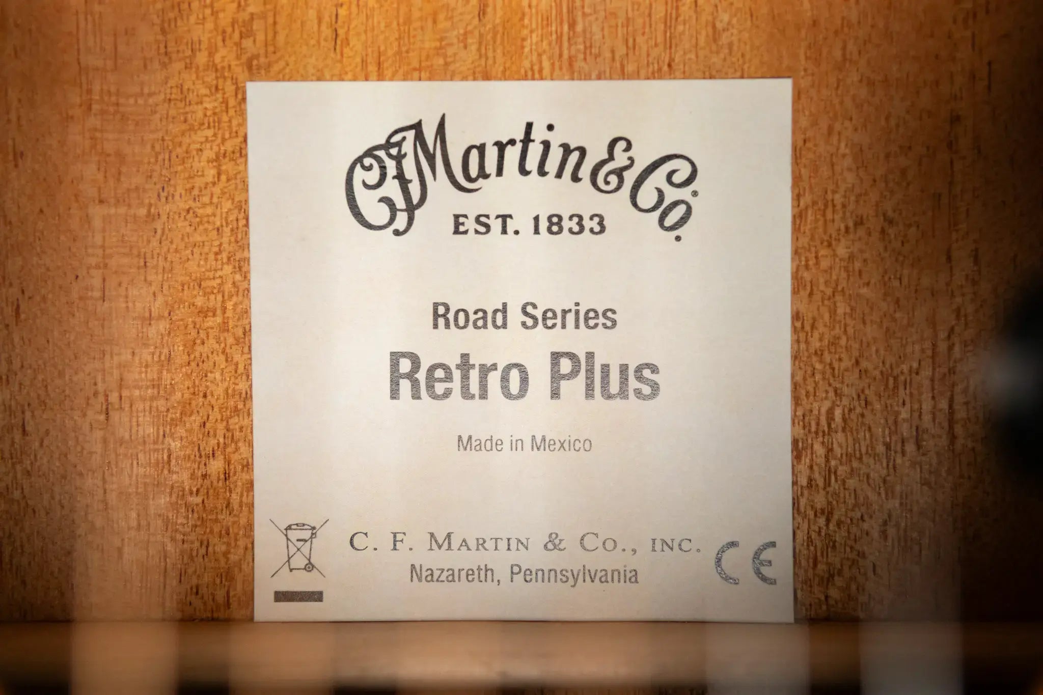 Martin 000E Retro Plus Acoustic/Electric Guitar with Gig Bag