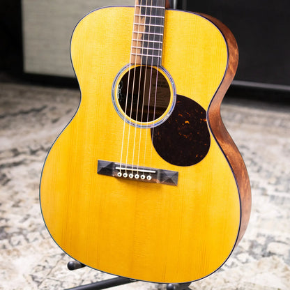 Martin 000-10E Shawn Mendes Signature Acoustic/Electric Guitar with Gig Bag