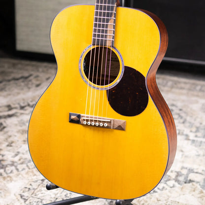 Martin 000-10E Shawn Mendes Signature Acoustic/Electric Guitar with Gig Bag