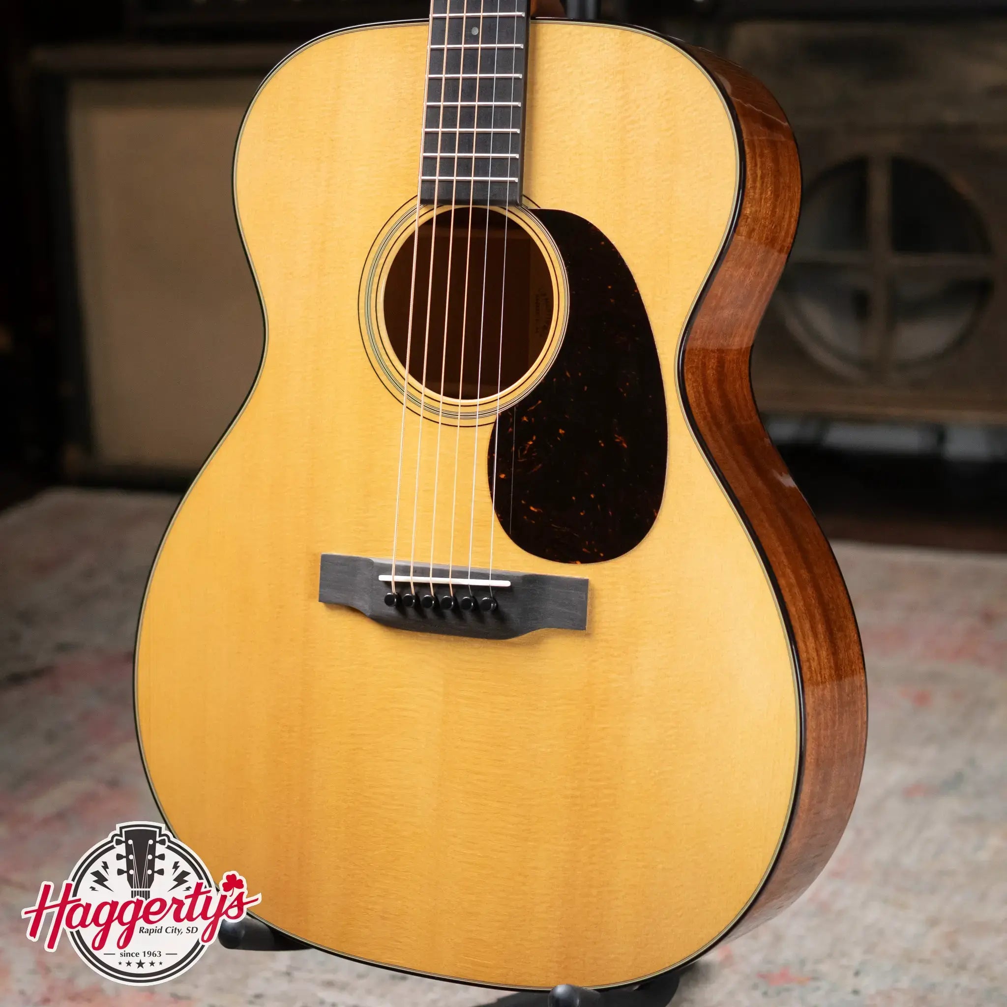 Martin 000-18 Acoustic Guitar with Hardshell Case