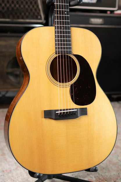 Martin 000-18 Acoustic Guitar with Hardshell Case