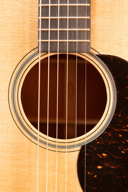 Martin 000-18 Modern Deluxe Acoustic Guitar with Hardshell Case