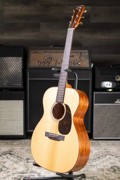 Martin 000-18 Modern Deluxe Acoustic Guitar with Hardshell Case