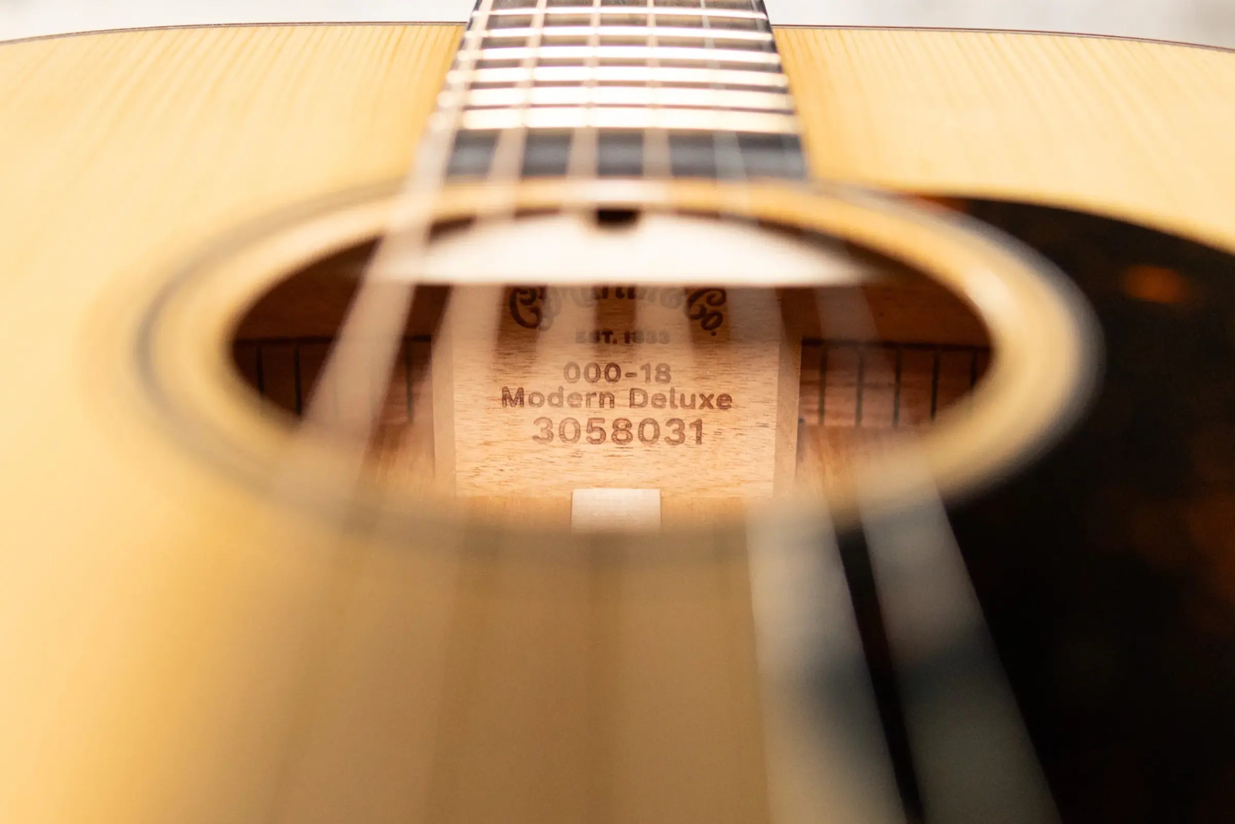 Martin 000-18 Modern Deluxe Acoustic Guitar with Hardshell Case