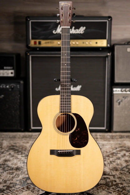 Martin 000-18 Standard Acoustic Guitar - Natural with Hardshell Case