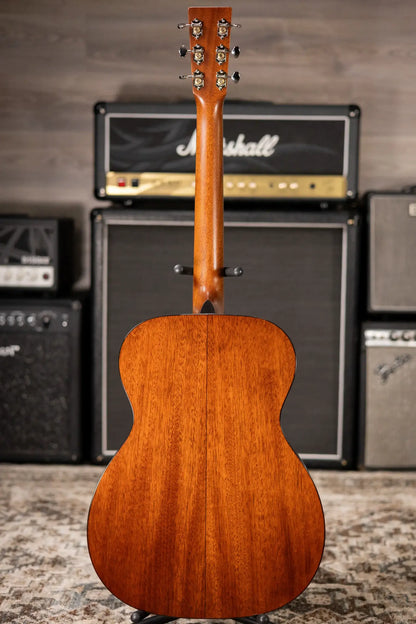 Martin 000-18 Standard Acoustic Guitar - Natural with Hardshell Case