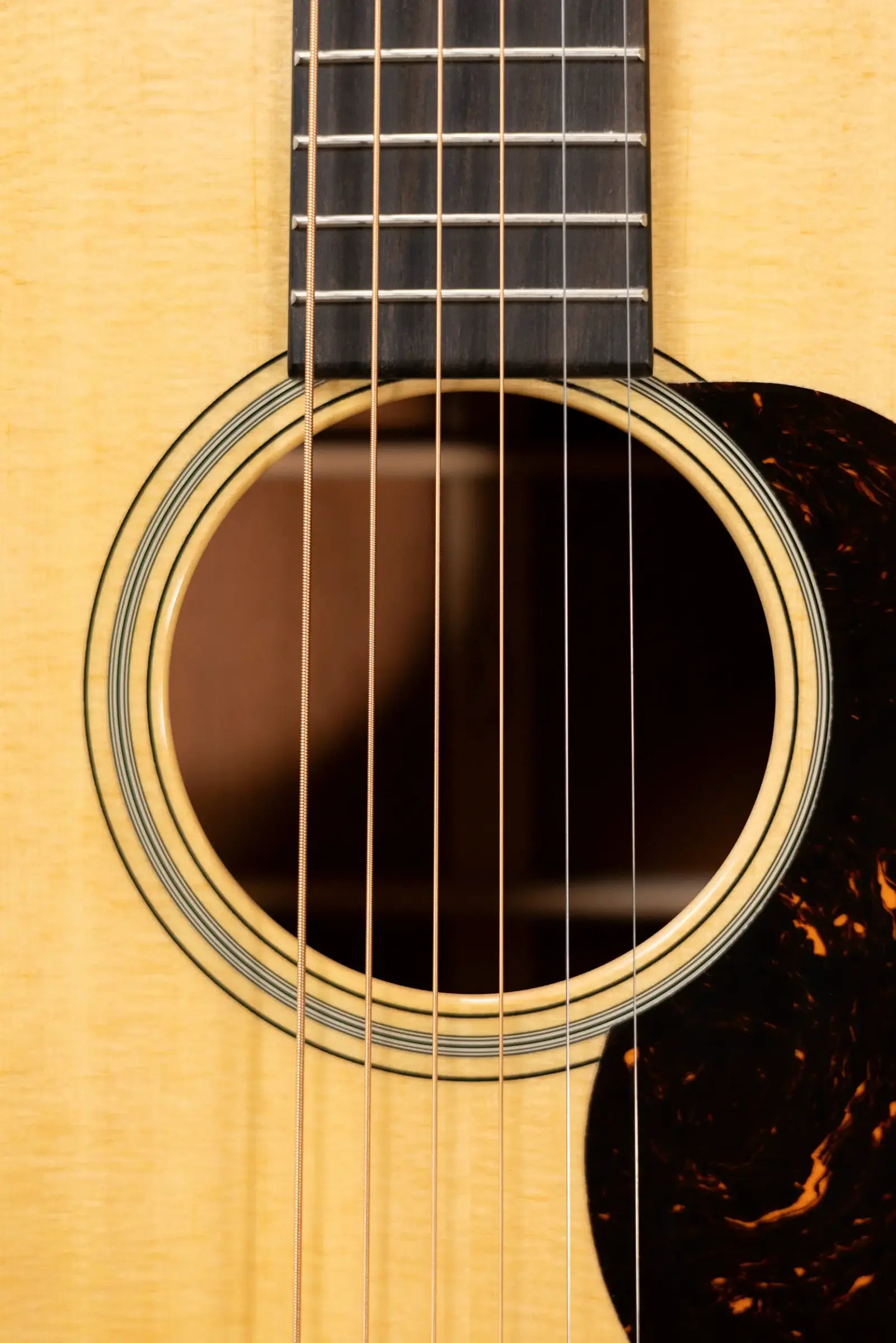 Martin 000-18 Standard Acoustic Guitar - Natural with Hardshell Case