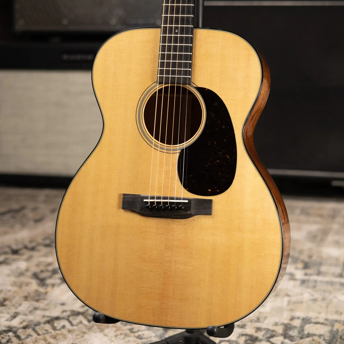 Martin 000-18 Standard Series Acoustic Guitar with Hardshell Case
