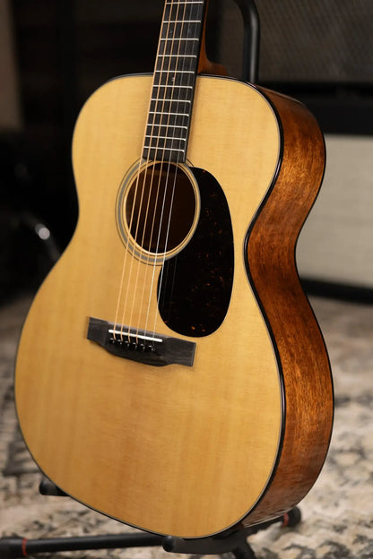 Martin 000-18 Standard Series Acoustic Guitar with Hardshell Case