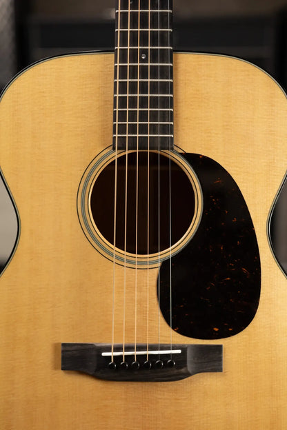 Martin 000-18 Standard Series Acoustic Guitar with Hardshell Case
