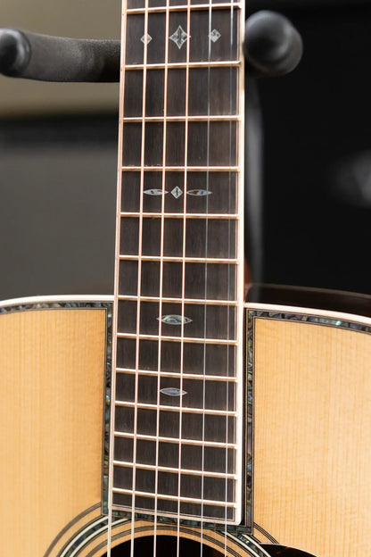 Martin 000-42 Modern Deluxe Acoustic Guitar - Natural with Hardshell Case