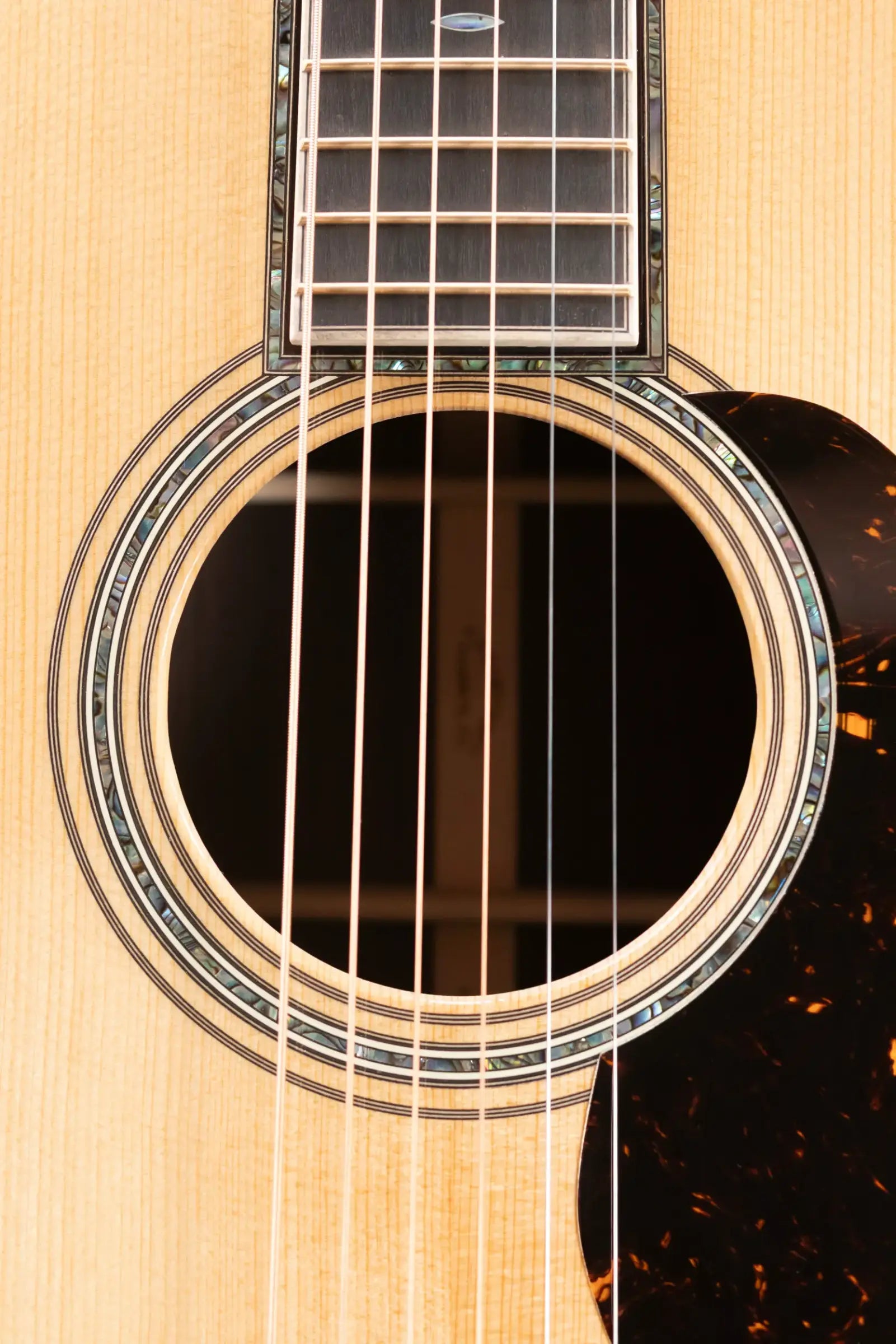 Martin 000-42 Modern Deluxe Acoustic Guitar - Natural with Hardshell Case