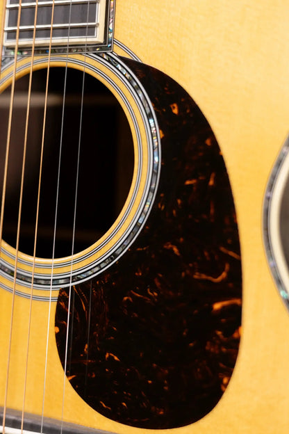 Martin 000-42 Standard Acoustic Guitar - Natural with Hardshell Case