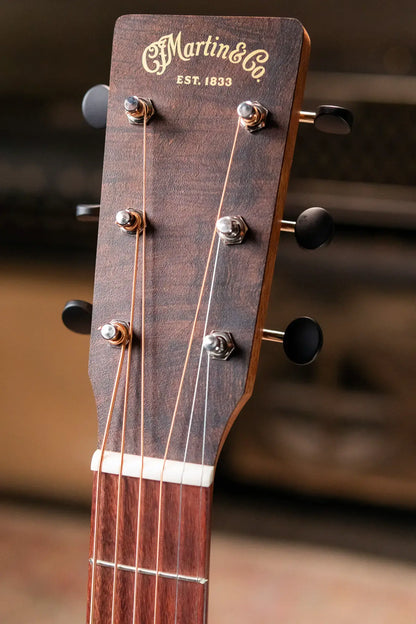 Martin 000 Jr-E Acoustic/Electric Guitar with Gig Bag