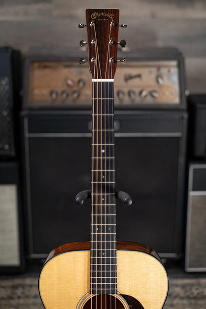 Martin 00-18 Standard Series Acoustic Guitar with Hardshell Case