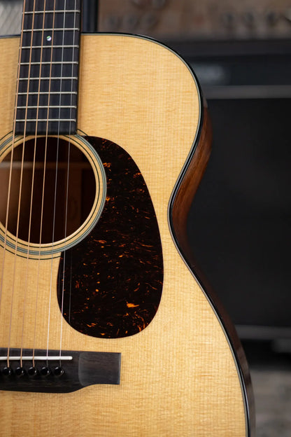 Martin 00-18 Standard Series Acoustic Guitar with Hardshell Case