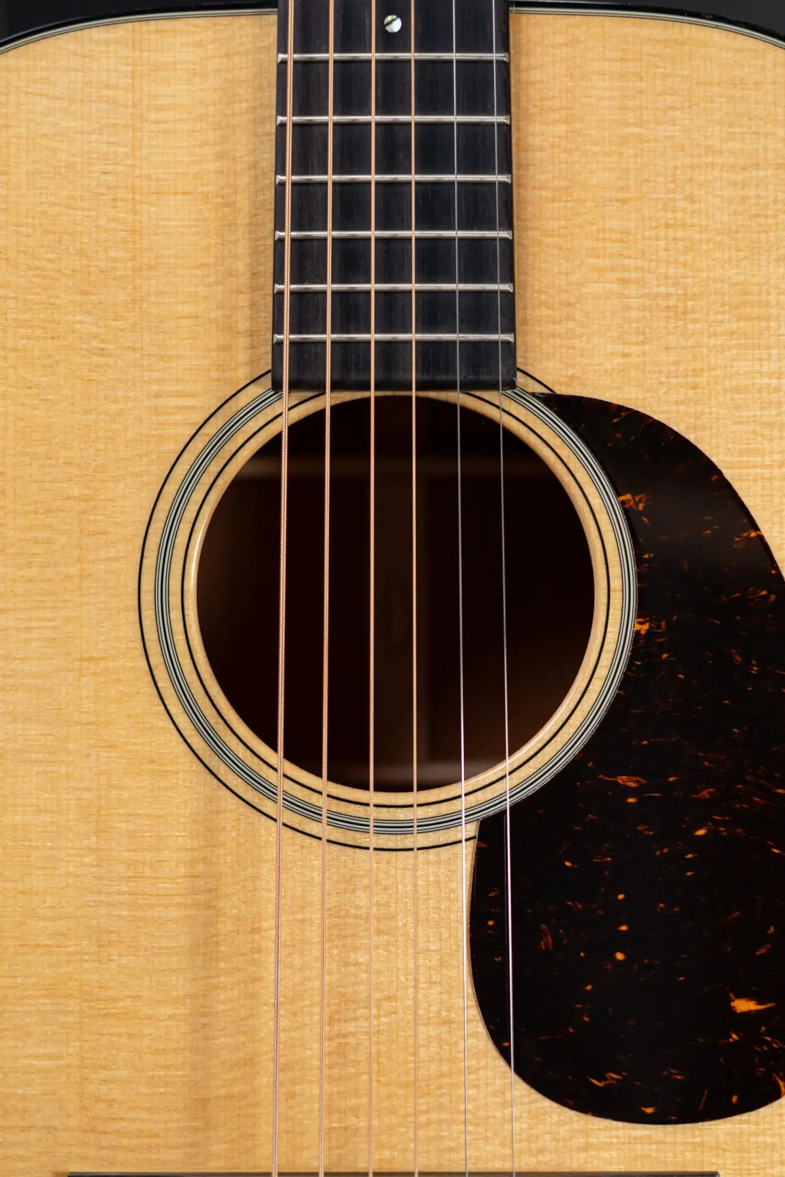 Martin 00-18 Standard Series Acoustic Guitar with Hardshell Case