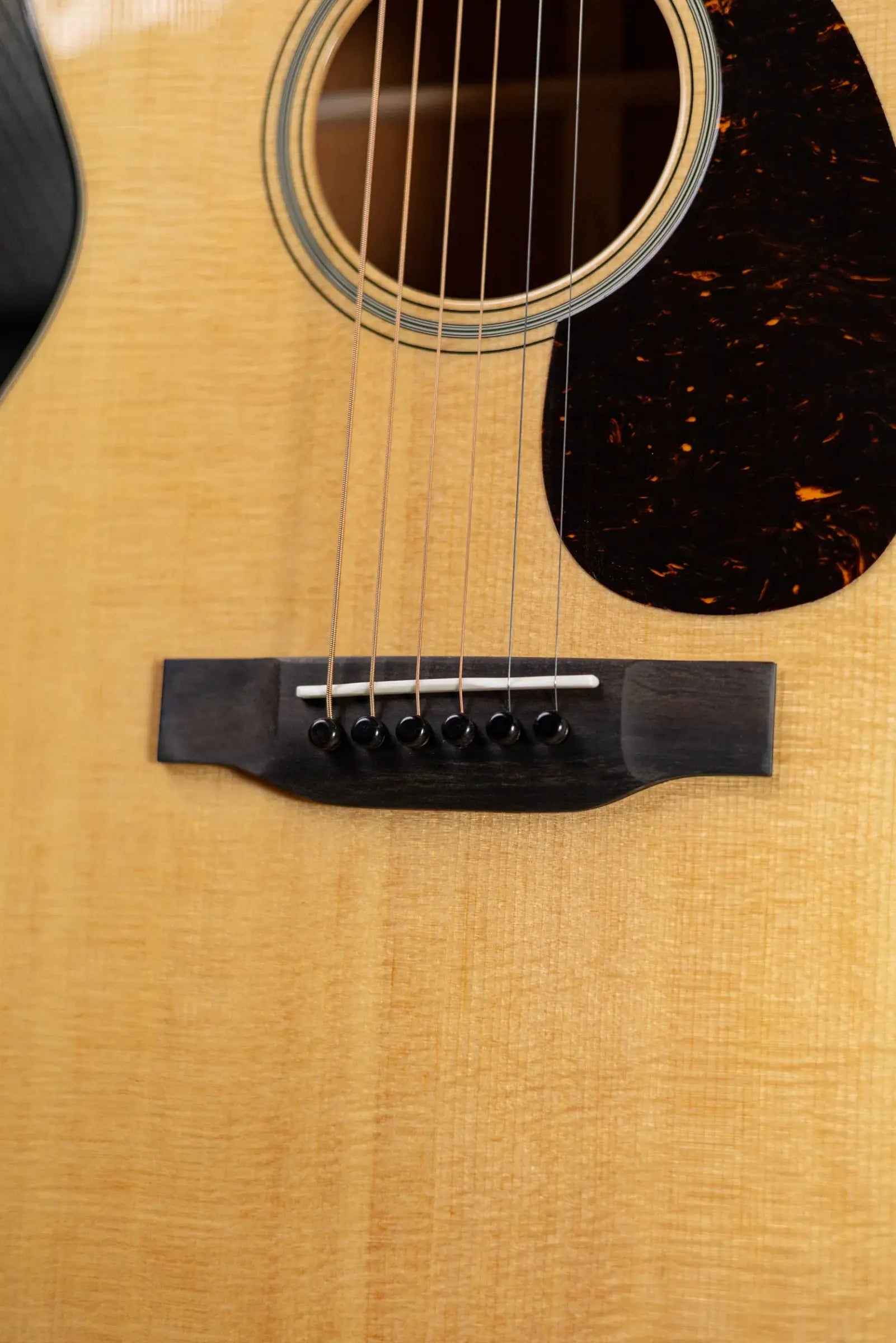 Martin 00-18 Standard Series Acoustic Guitar with Hardshell Case