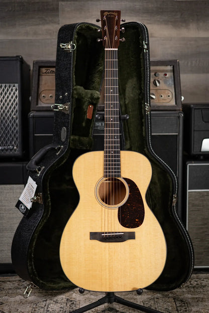 Martin 00-18 Standard Series Acoustic Guitar with Hardshell Case