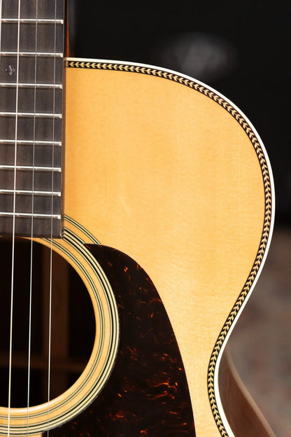 Martin 00-28 Acoustic/Electric Guitar with Hardshell Case - Used