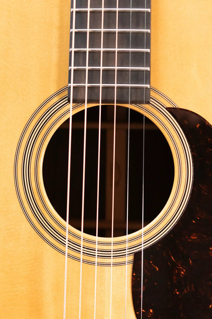 Martin 00-28 Acoustic/Electric Guitar with Hardshell Case - Used