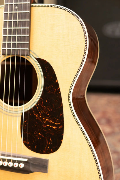 Martin 00-28 Standard Series Acoustic Guitar with Hardshell Case