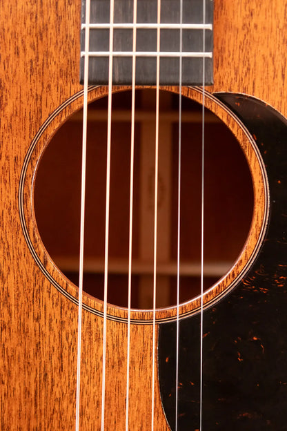 Martin 2025 000-17 Acoustic Guitar with Hardshell Case