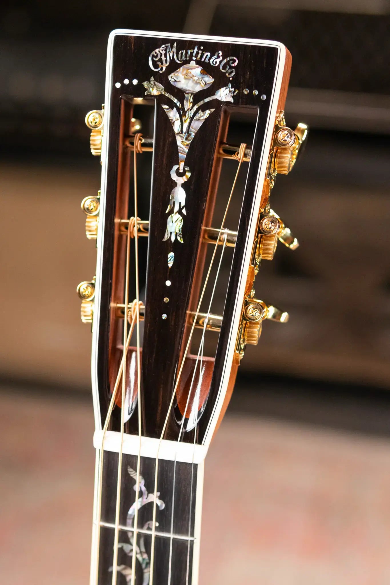 Martin Custom Shop 00 12-Fret Acoustic Guitar - Exceptional Broad Figured Koa with Hardshell Case