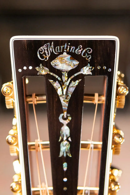 Martin Custom Shop 00 12-Fret Acoustic Guitar - Exceptional Broad Figured Koa with Hardshell Case