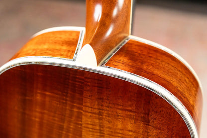 Martin Custom Shop 00 12-Fret Acoustic Guitar - Exceptional Broad Figured Koa with Hardshell Case