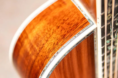 Martin Custom Shop 00 12-Fret Acoustic Guitar - Exceptional Broad Figured Koa with Hardshell Case