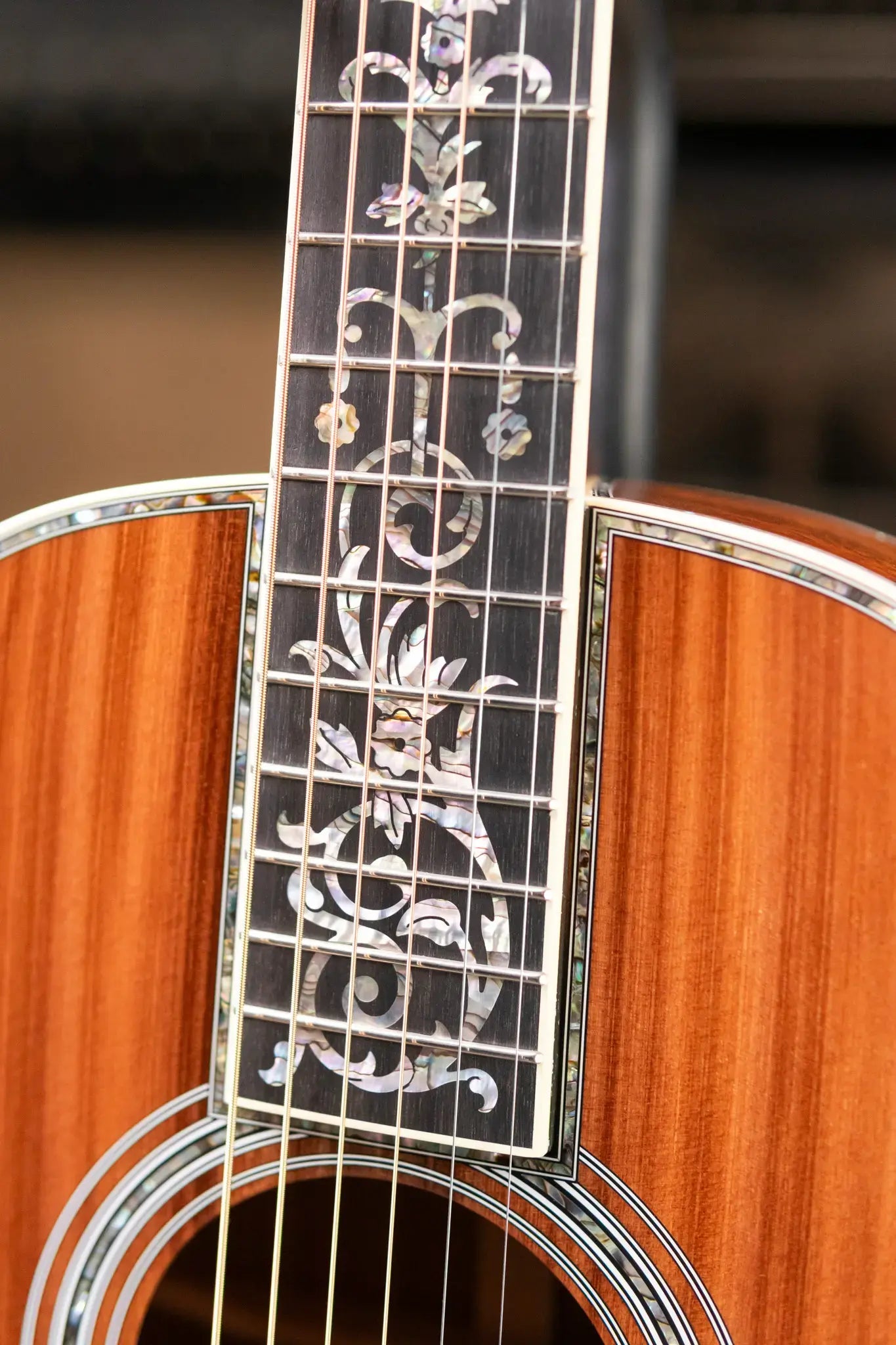 Martin Custom Shop 00 12-Fret Acoustic Guitar - Exceptional Broad Figured Koa with Hardshell Case