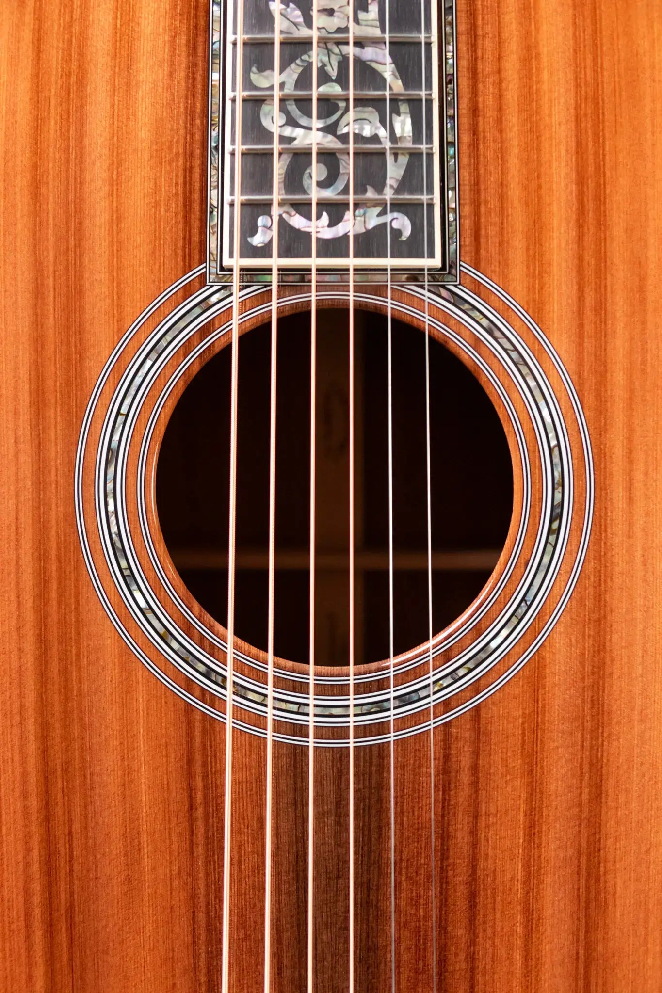 Martin Custom Shop 00 12-Fret Acoustic Guitar - Exceptional Broad Figured Koa with Hardshell Case