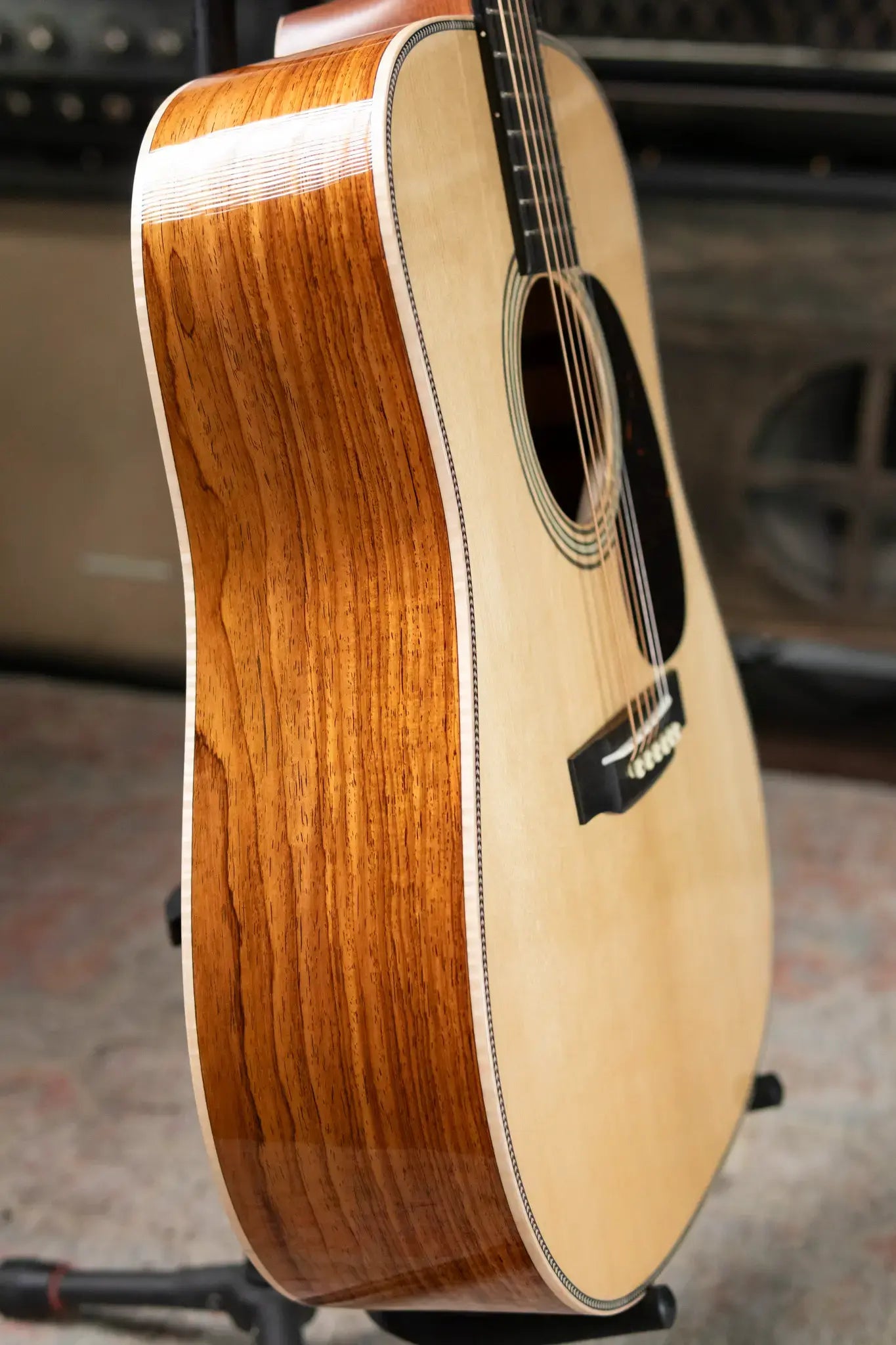 Martin Custom Shop Dreadnought Acoustic Guitar Guatemalan Rosewood with Hardshell Case 679ce05cf1fbd