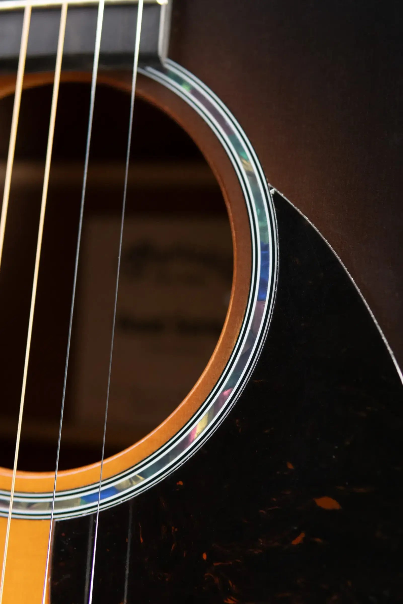Martin OMC-10E Modern Acoustic/Electric Guitar - 1935 Sunburst with Gig Bag