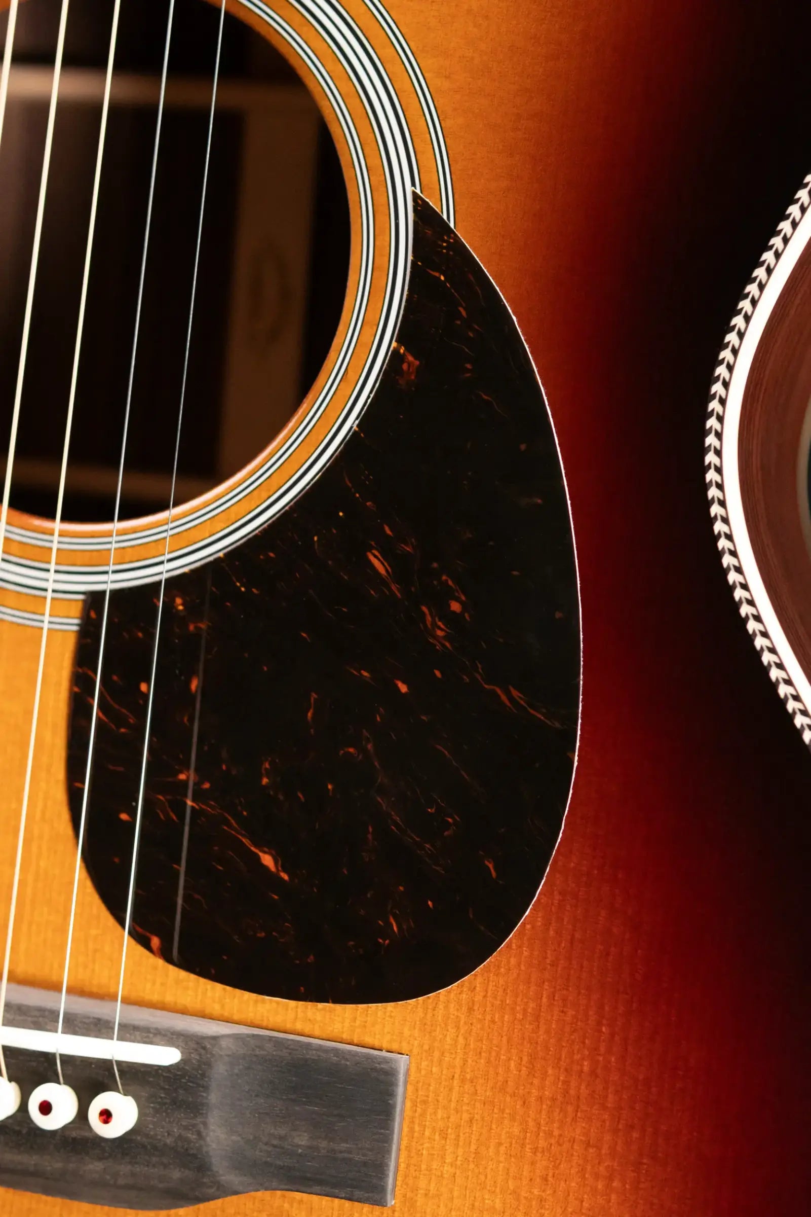 Martin OM-28 Acoustic Guitar - 1935 Sunburst with Hardshell Case